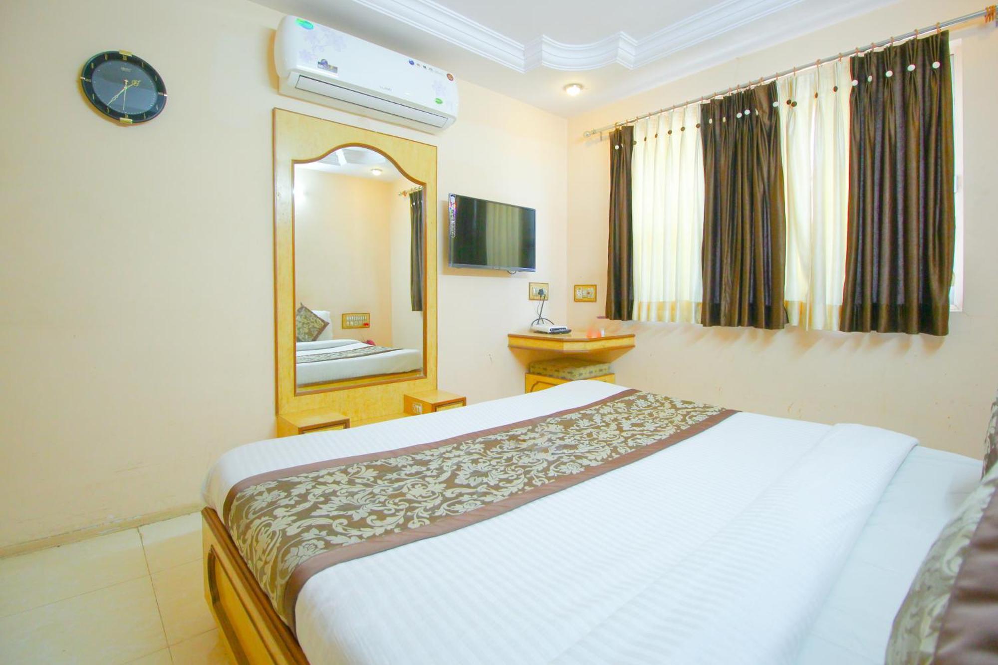 Hotel Upasana ราชโกฎิ ภายนอก รูปภาพ