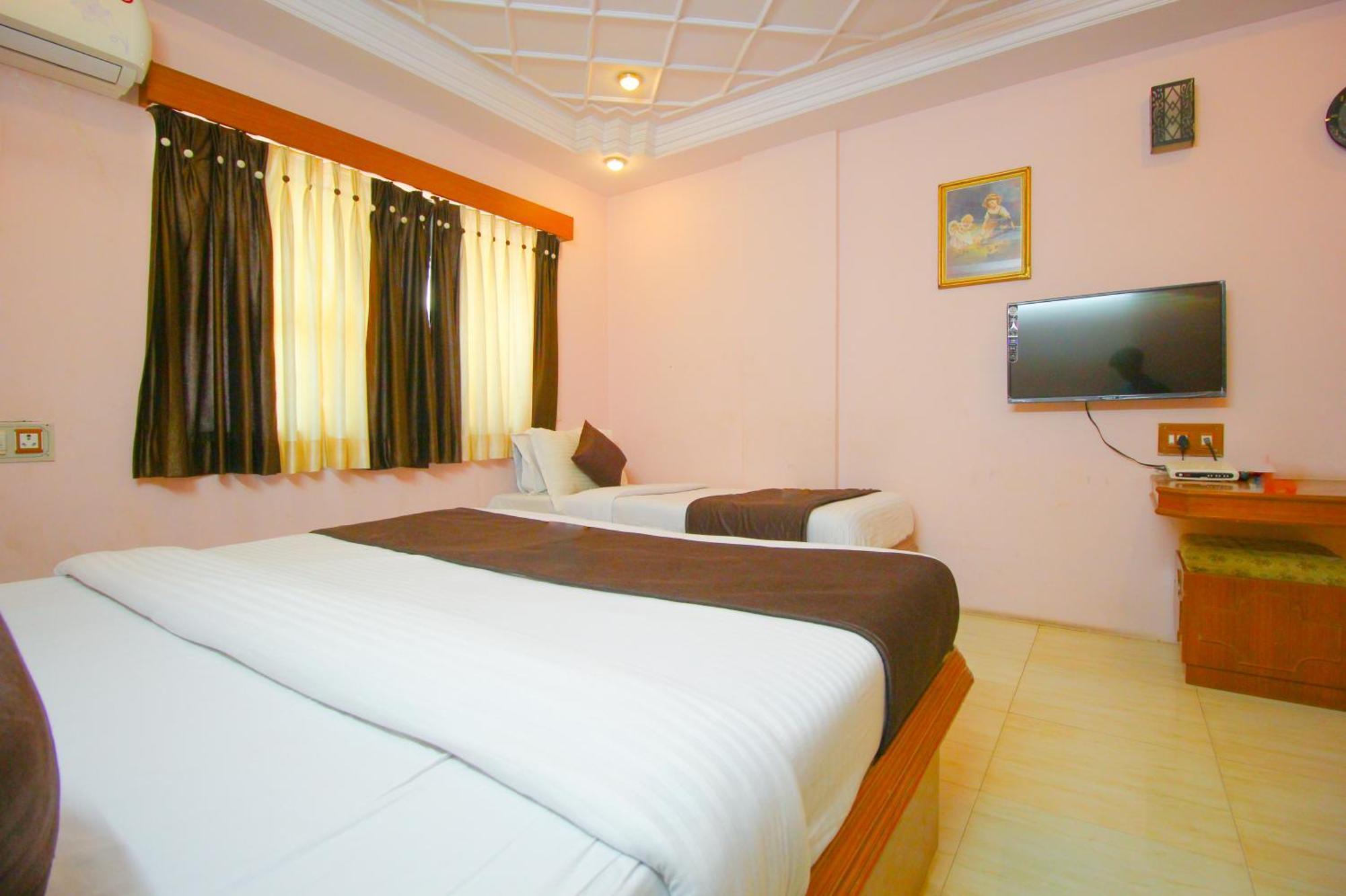 Hotel Upasana ราชโกฎิ ภายนอก รูปภาพ