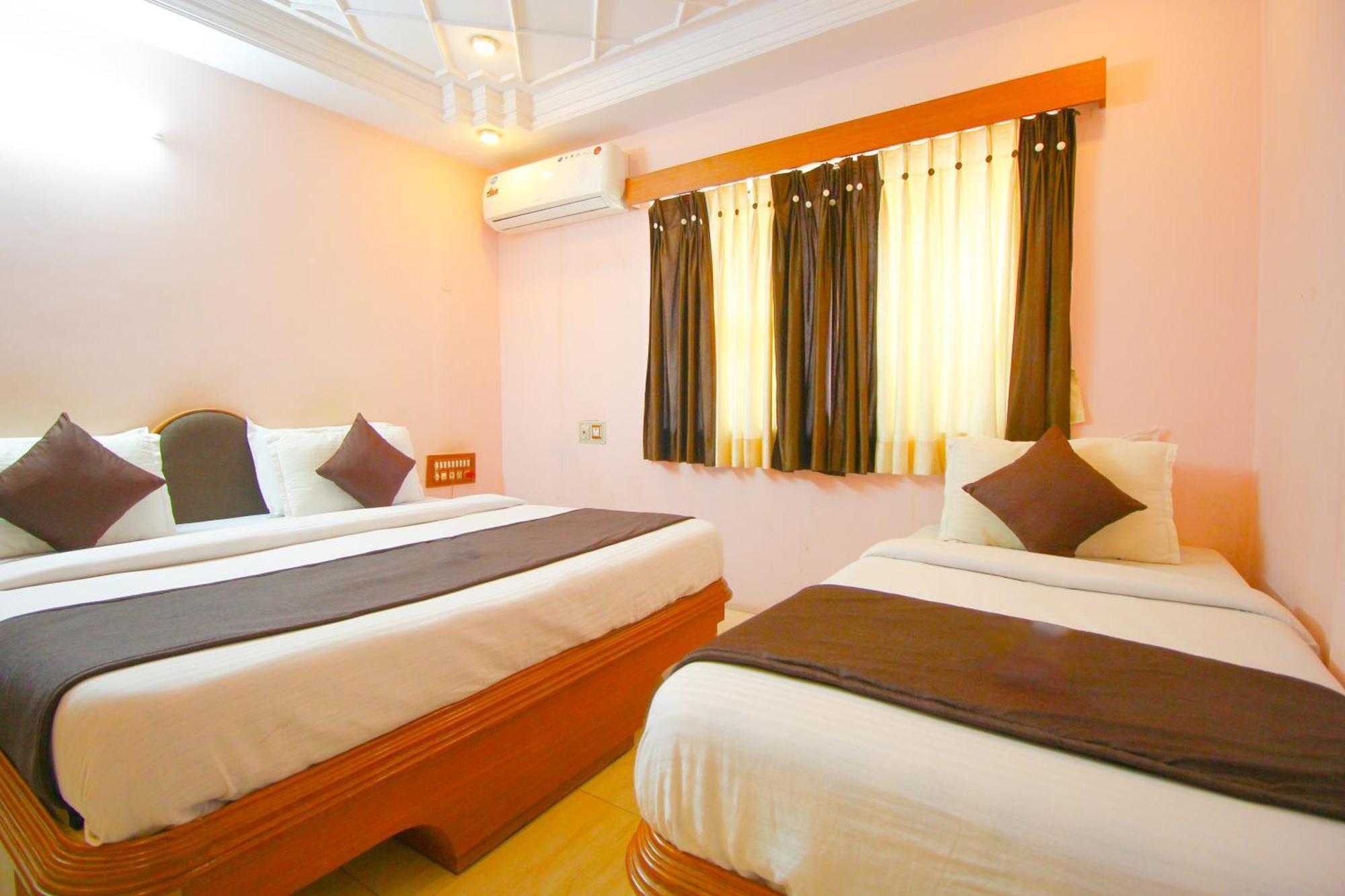 Hotel Upasana ราชโกฎิ ภายนอก รูปภาพ